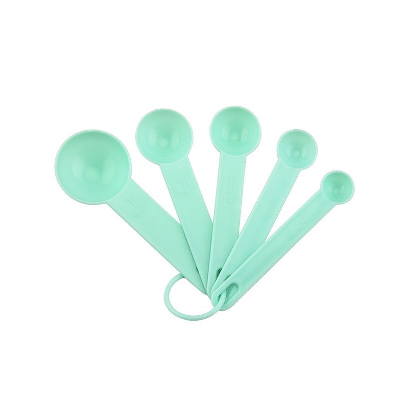 مجموعة أكواب وملاعق قياس بلاست - مراجعة Kitchen Gadgets Under $10 وسعره